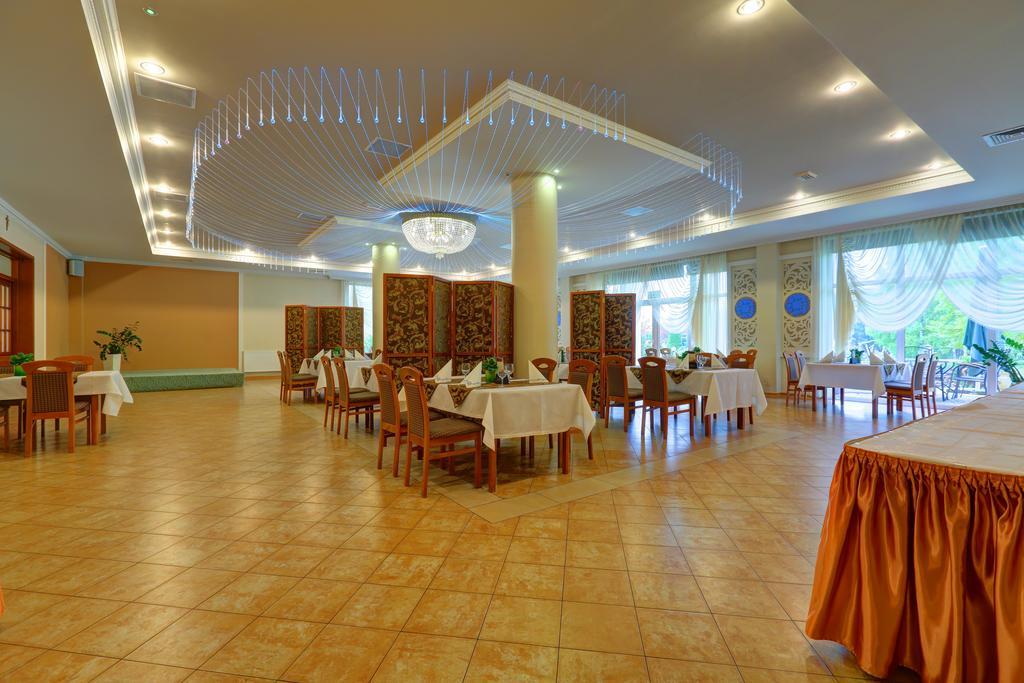 Hotel Chabrowy Dworek Teresin Екстериор снимка